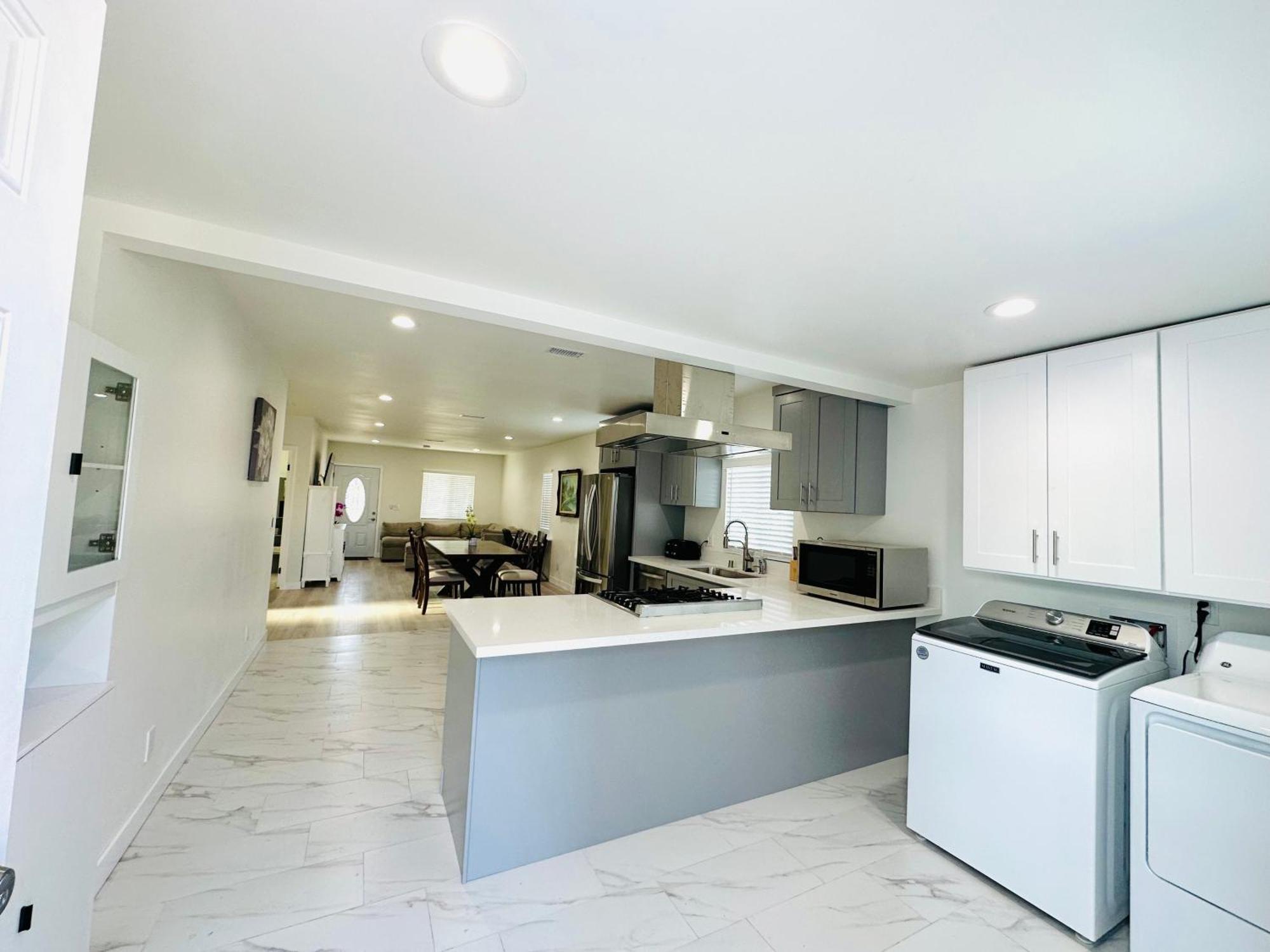 New Spacious House In Anaheim Near Disneyland-Knott In Without Backyard In The Same Lot Of 3 Separate Properties Екстер'єр фото