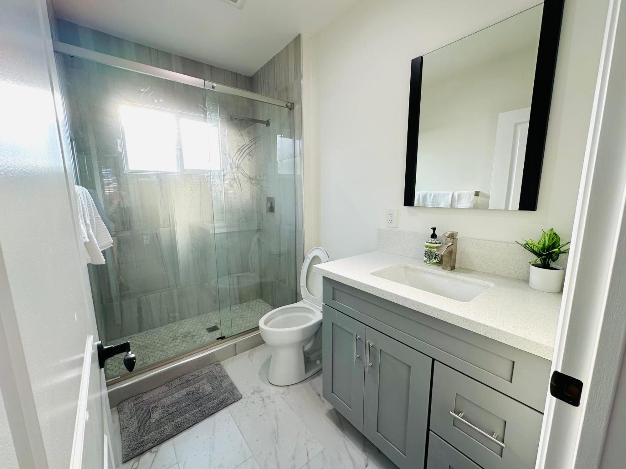 New Spacious House In Anaheim Near Disneyland-Knott In Without Backyard In The Same Lot Of 3 Separate Properties Екстер'єр фото