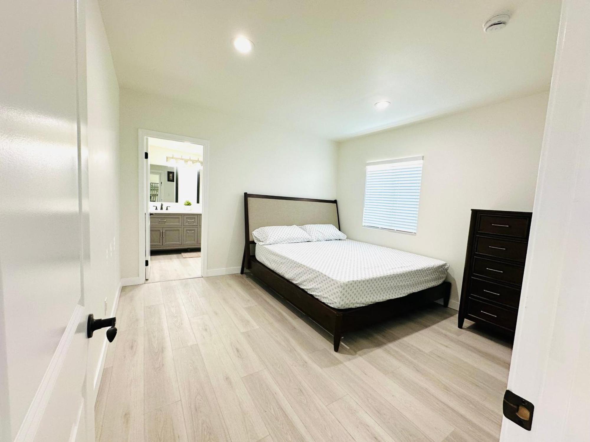 New Spacious House In Anaheim Near Disneyland-Knott In Without Backyard In The Same Lot Of 3 Separate Properties Екстер'єр фото